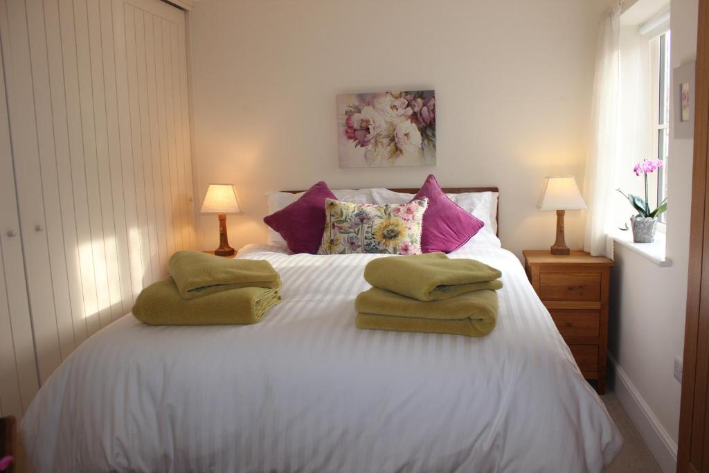 Mistletoe Cottage room 4